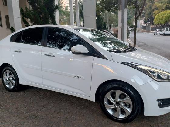 HYUNDAI HB20S 1.6 PREMIUM 16V FLEX 4P AUTOMÁTICO